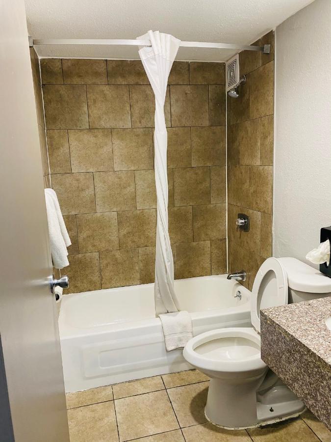 Days Inn By Wyndham Sharonville Εξωτερικό φωτογραφία