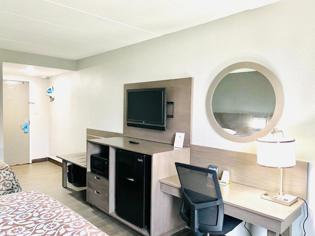 Days Inn By Wyndham Sharonville Εξωτερικό φωτογραφία