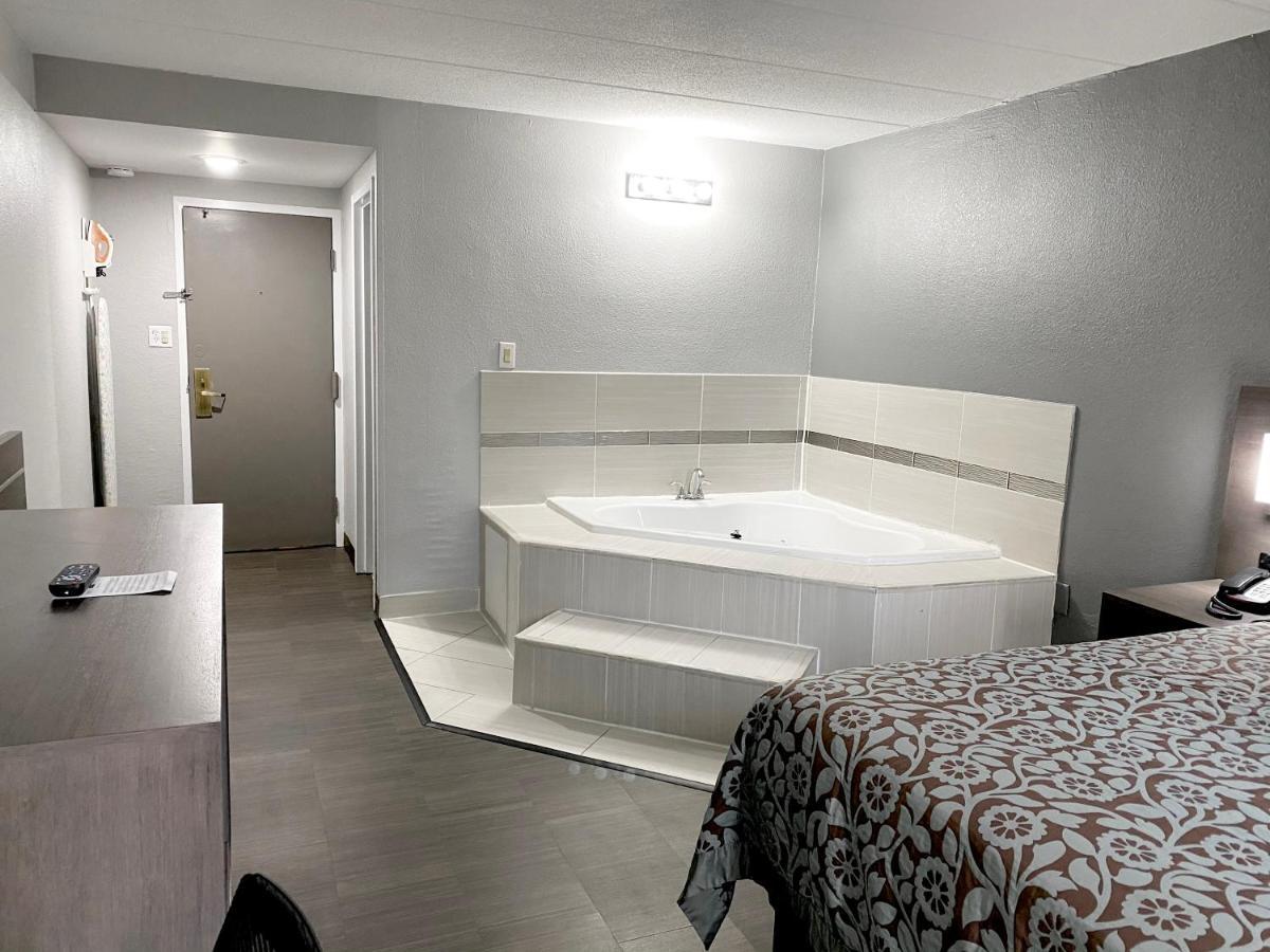 Days Inn By Wyndham Sharonville Εξωτερικό φωτογραφία