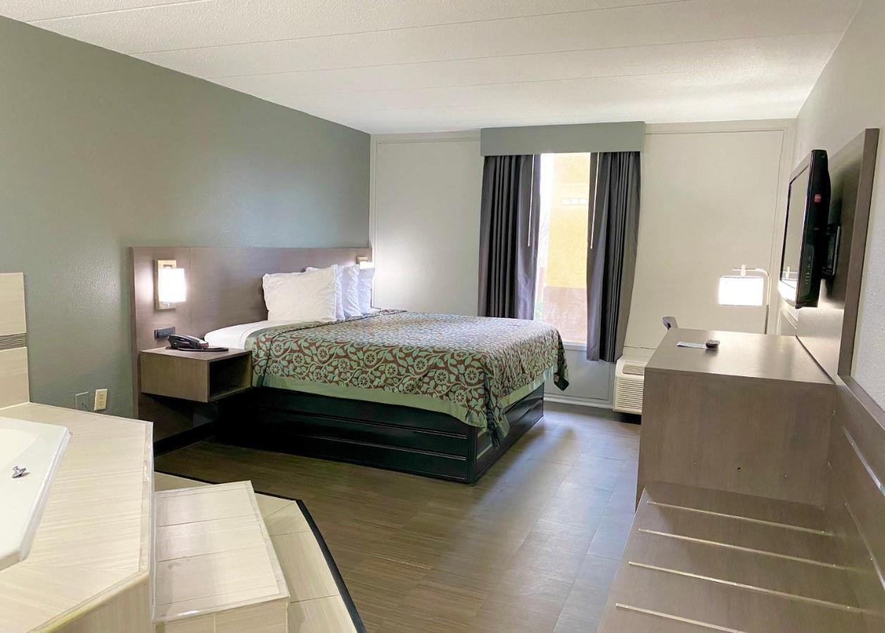 Days Inn By Wyndham Sharonville Εξωτερικό φωτογραφία