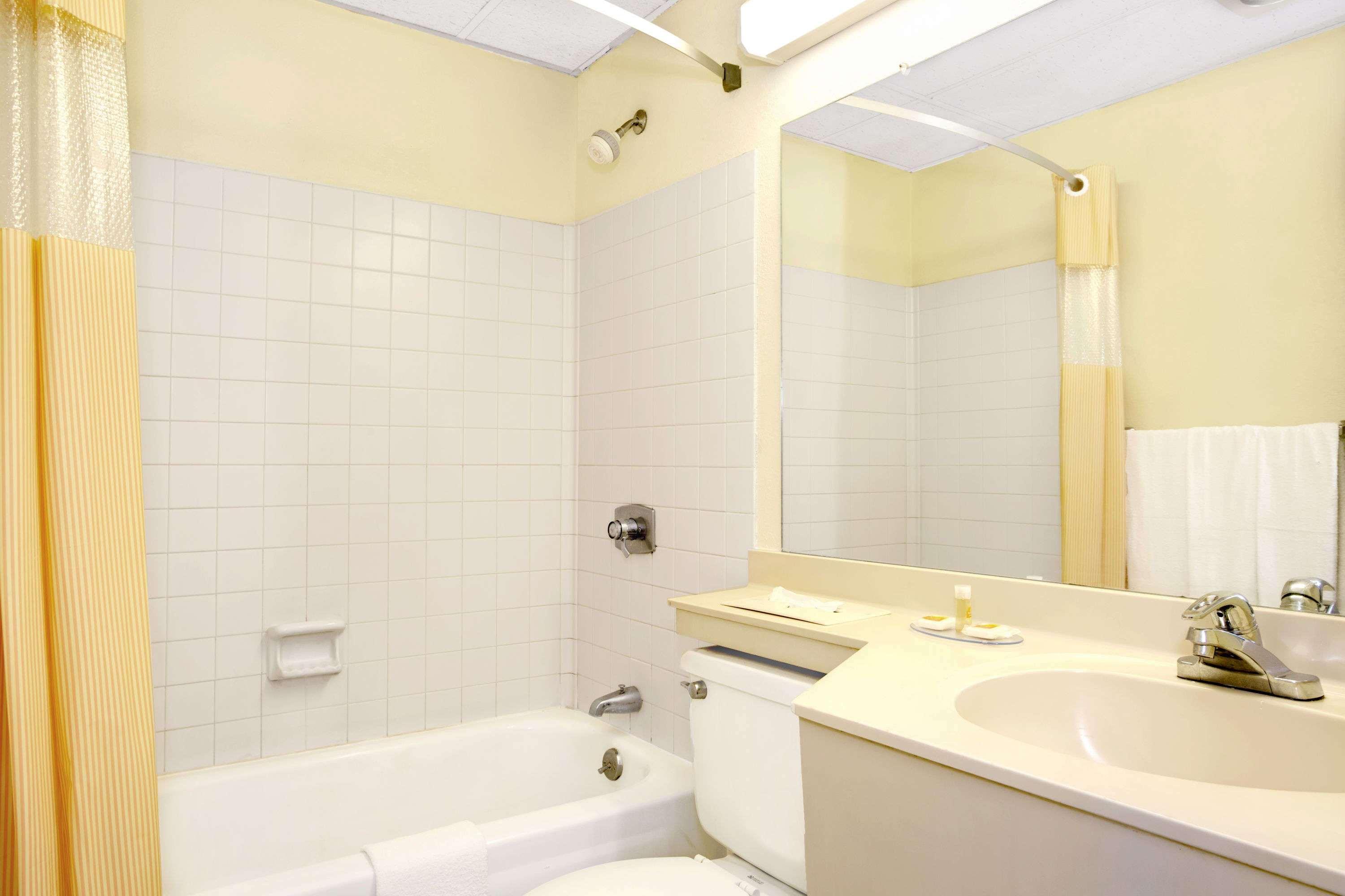 Days Inn By Wyndham Sharonville Εξωτερικό φωτογραφία