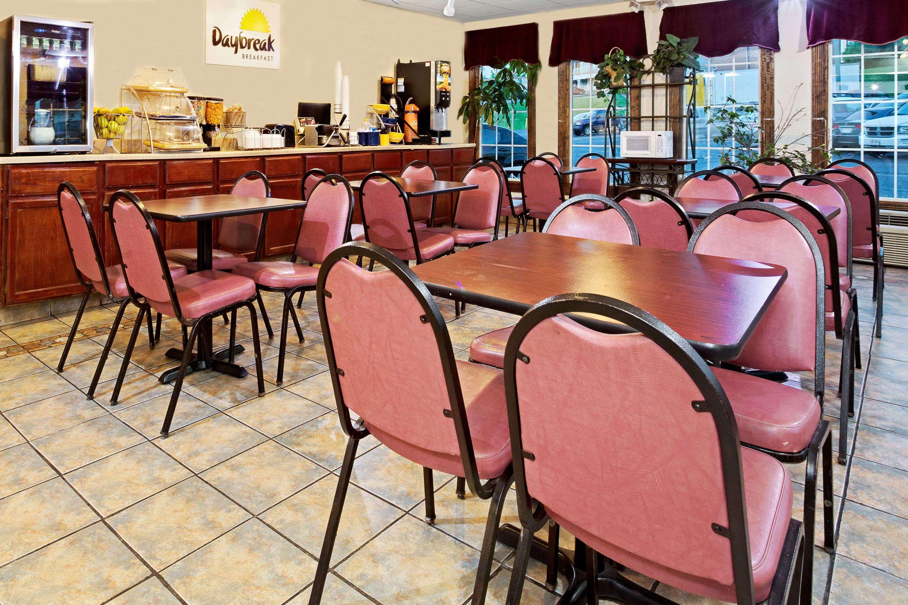 Days Inn By Wyndham Sharonville Εξωτερικό φωτογραφία