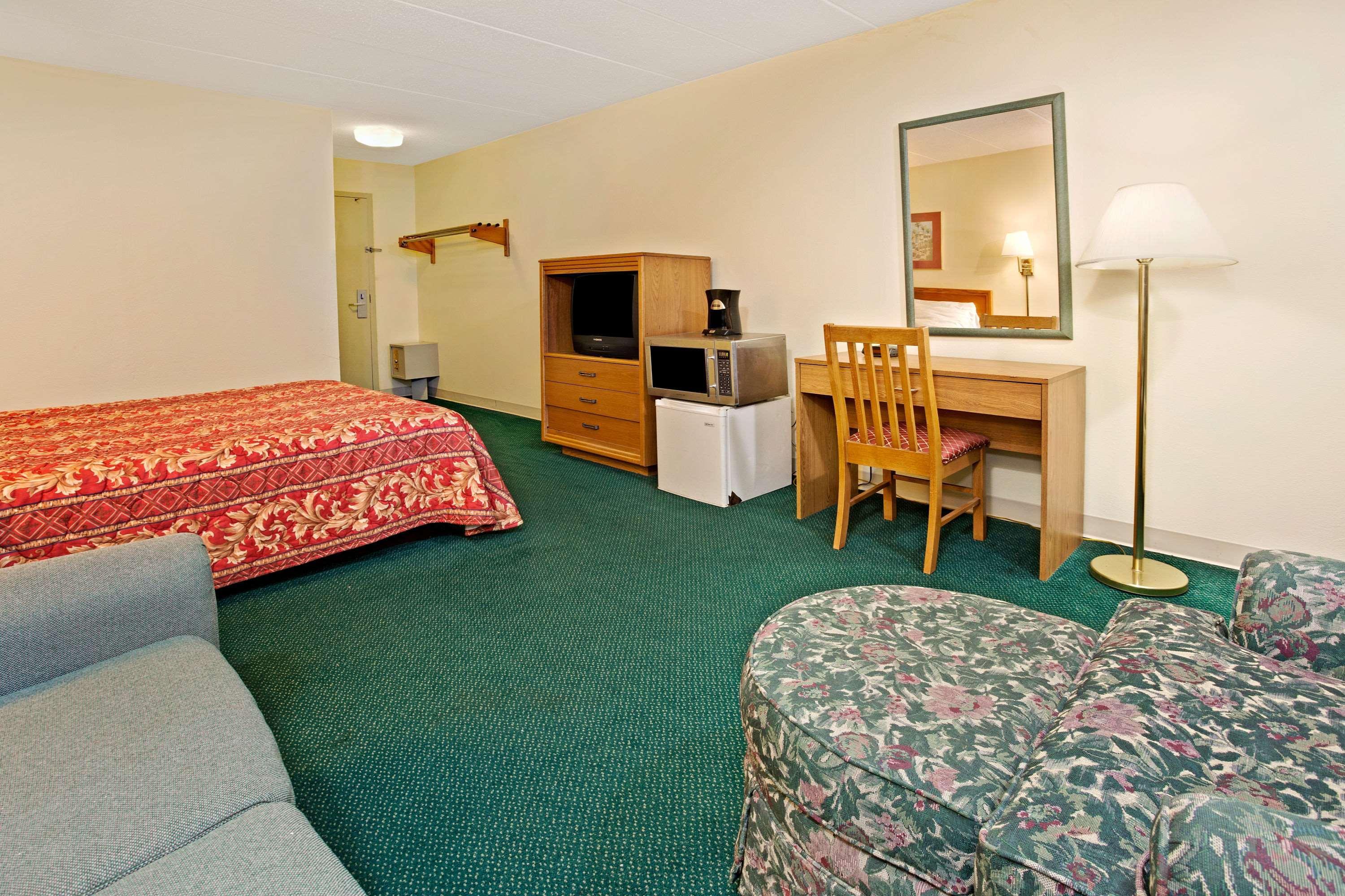 Days Inn By Wyndham Sharonville Εξωτερικό φωτογραφία