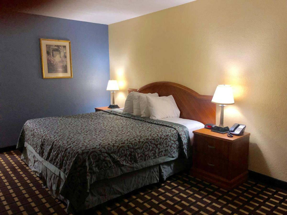 Days Inn By Wyndham Sharonville Εξωτερικό φωτογραφία