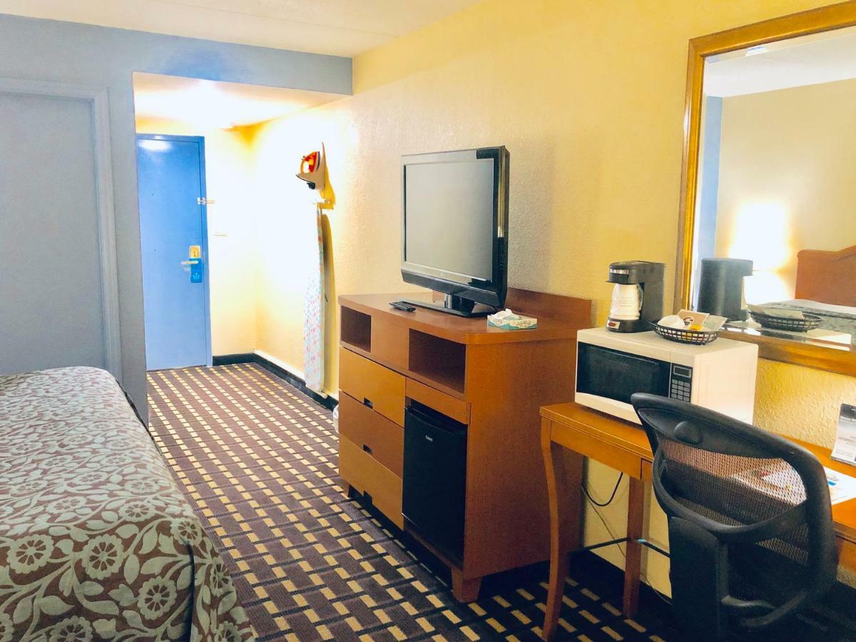Days Inn By Wyndham Sharonville Εξωτερικό φωτογραφία