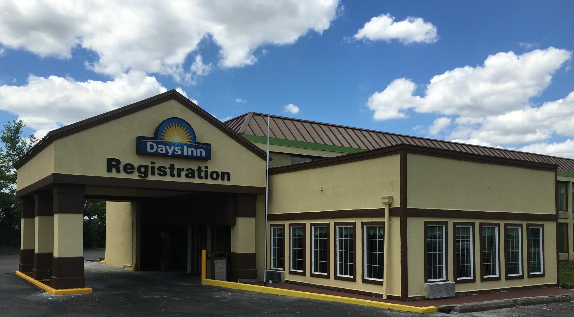 Days Inn By Wyndham Sharonville Εξωτερικό φωτογραφία